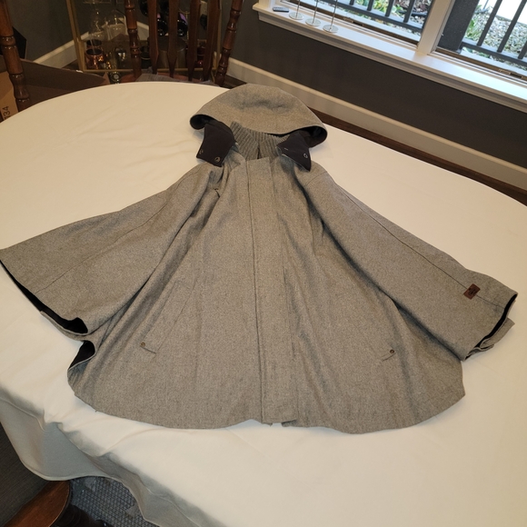 Chic Gray Hooded Cape Coat for Women - Picture 1 of 10